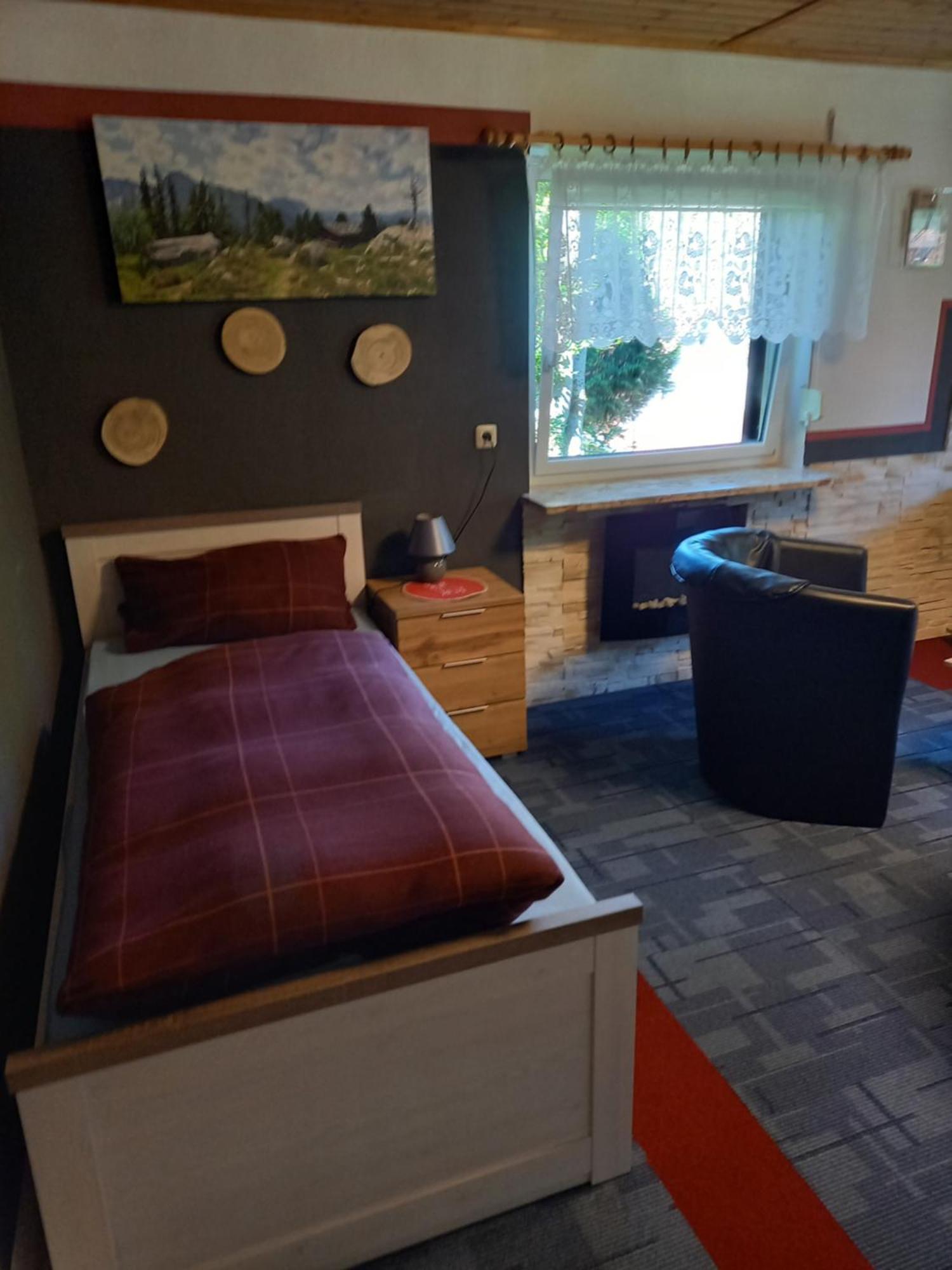 Monteur- Und Ferienwohnung Waldrauschen Fehrenbach Екстер'єр фото